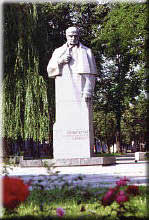 Ukrainian monuments to famous people : doctor Pirogov